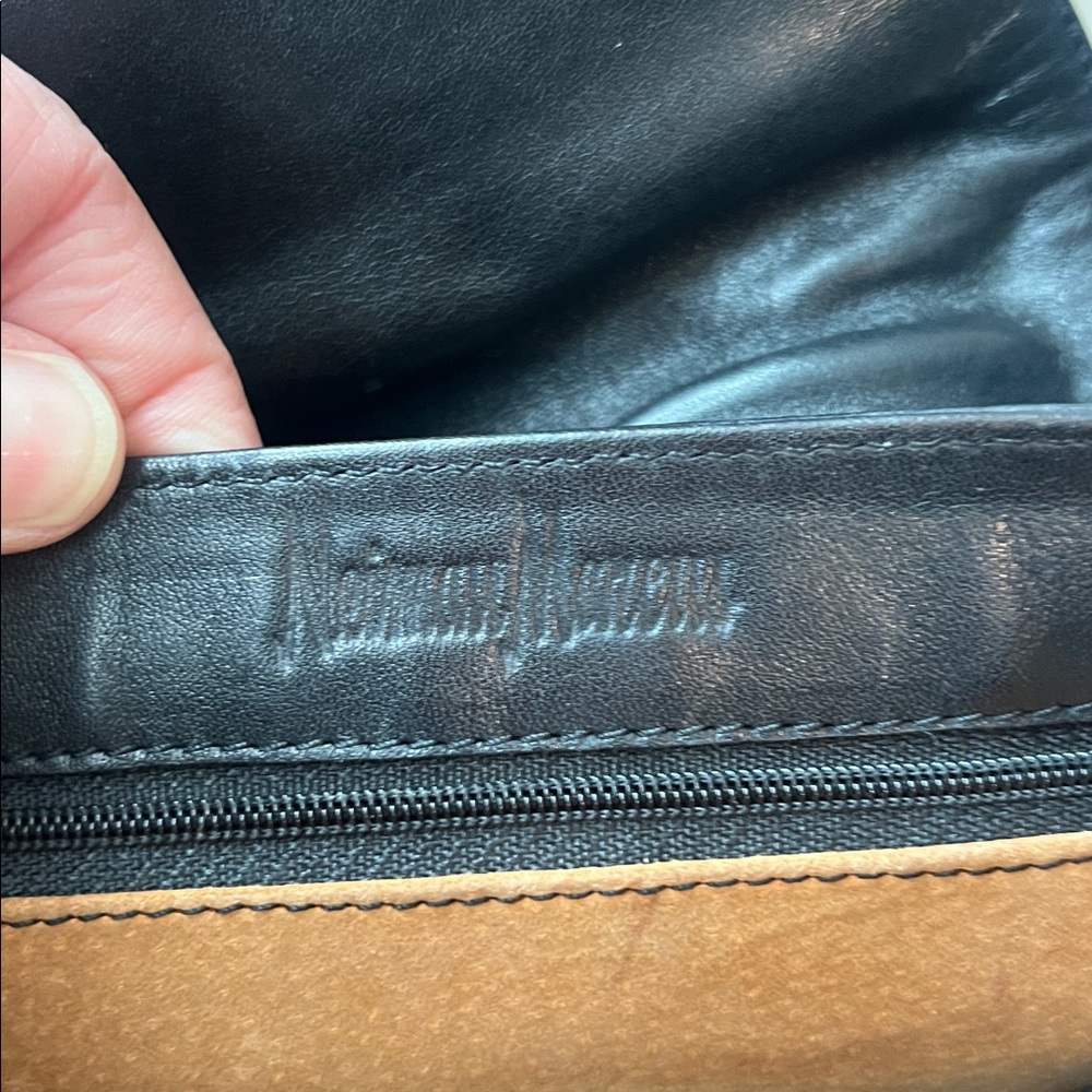 Vintage Neiman Marcus Black Leather Shoulder Bag — Classic Chic, Suede Lined ⚫️ - Picture 7 of 8